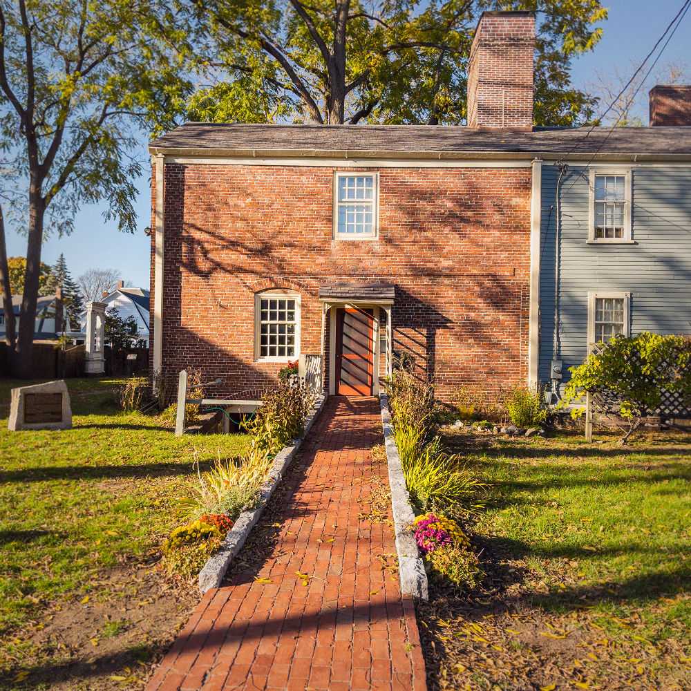 Royall House and Slave Quarters